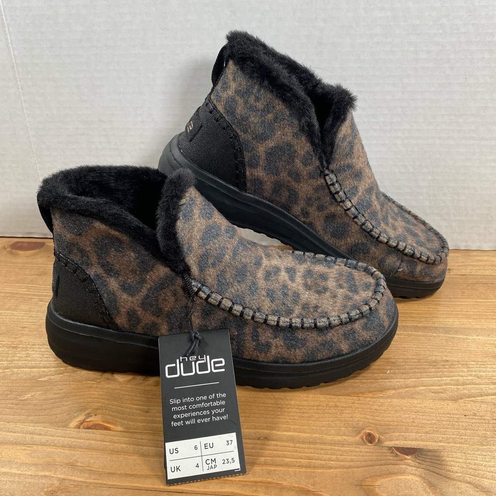 Hey Dude Denny Women’s 6 Leo Nut Ankle Boot Shoes Slip On Lightweight Fur